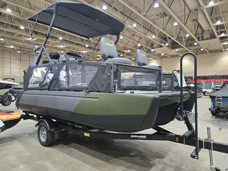 Slide: The Image of Sea-Doo Switch Fish™ 21 - 230 hp Painted 2026 - 1