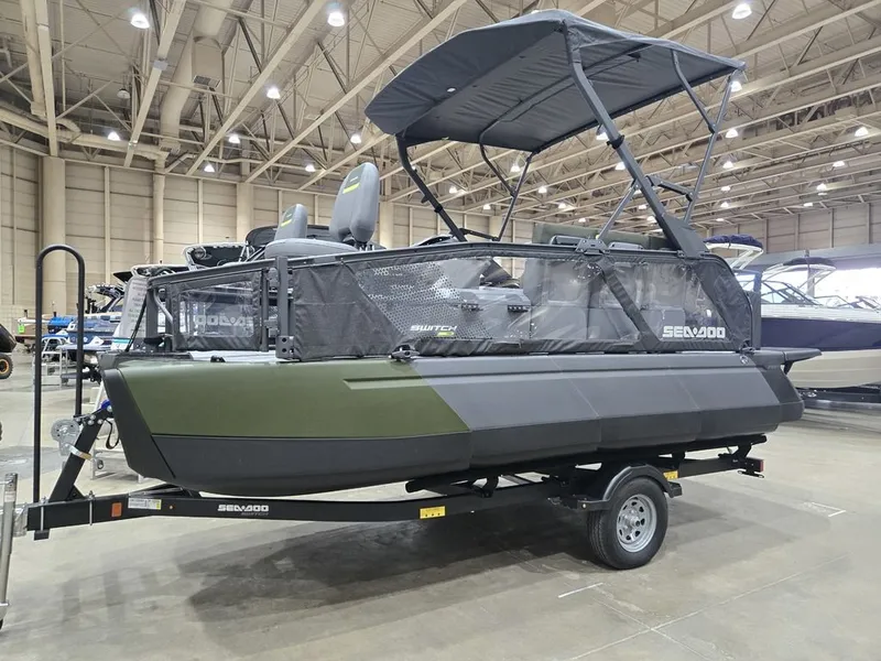 Slide: The Image of Sea-Doo Switch Fish™ 21 - 230 hp Painted 2026 - 3