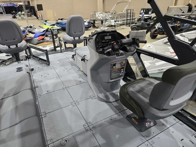 Slide: The Image of Sea-Doo Switch Fish™ 21 - 230 hp Painted 2026 - 12