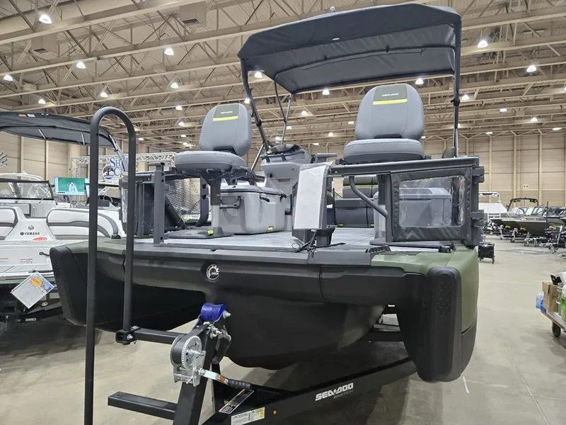 Slide: The Image of Sea-Doo Switch Fish™ 21 - 230 hp Painted 2026 - 2