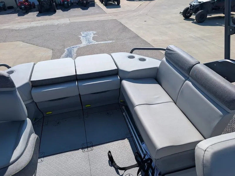 Slide: The Image of Sea-Doo Switch Sport™ Compact - 170 hp Galvanized 2026 - 7