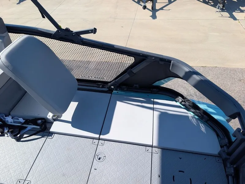Slide: The Image of Sea-Doo Switch Sport™ Compact - 170 hp Galvanized 2026 - 6