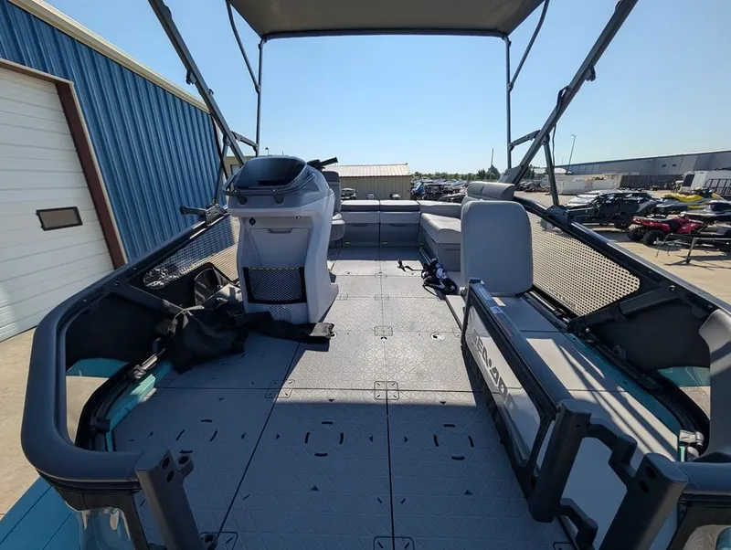 Slide: The Image of Sea-Doo Switch Sport™ Compact - 170 hp Galvanized 2026 - 5