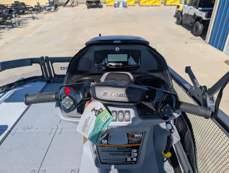 Slide: The Image of Sea-Doo Switch Sport™ Compact - 170 hp Galvanized 2026 - 9