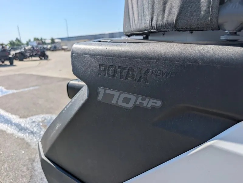 Slide: The Image of Sea-Doo Switch Sport™ Compact - 170 hp Galvanized 2026 - 4