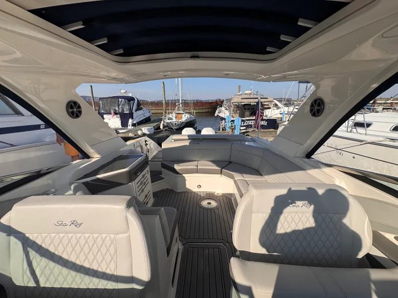 Slide: The Image of Sea Ray 310 SLX OB 2020 - 21