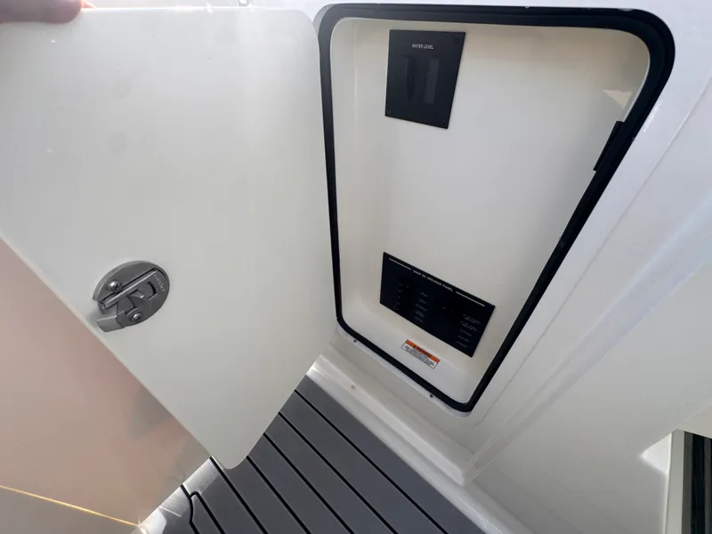 Slide: The Image of Sea Ray 310 SLX OB 2020 - 20