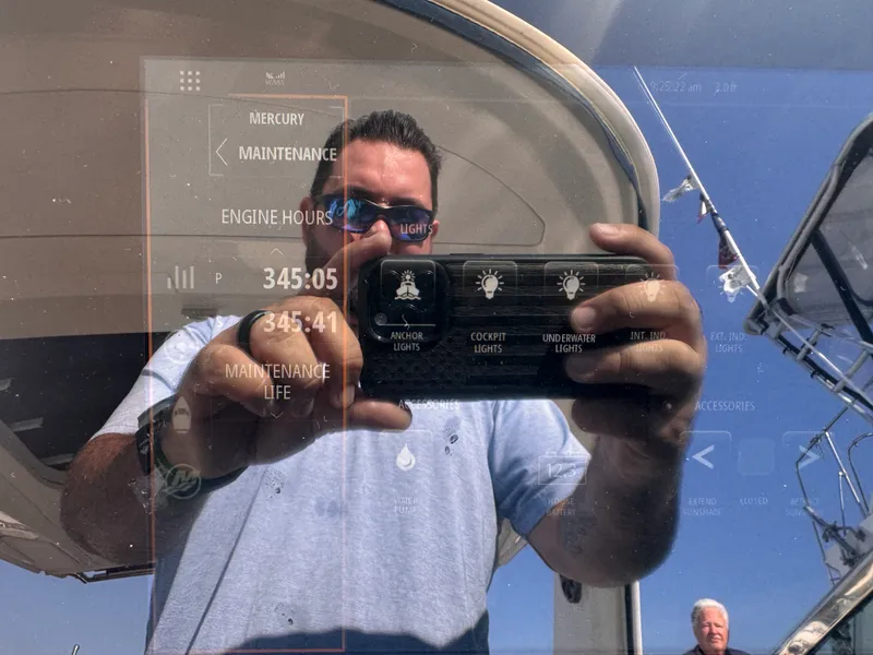 Slide: The Image of Sea Ray 310 SLX OB 2020 - 17