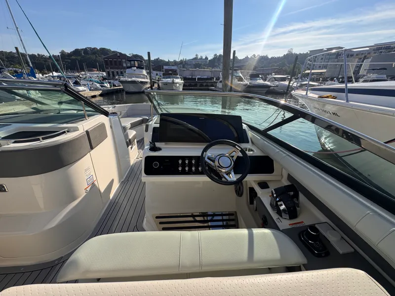 Slide: The Image of Sea Ray 310 SLX OB 2020 - 15