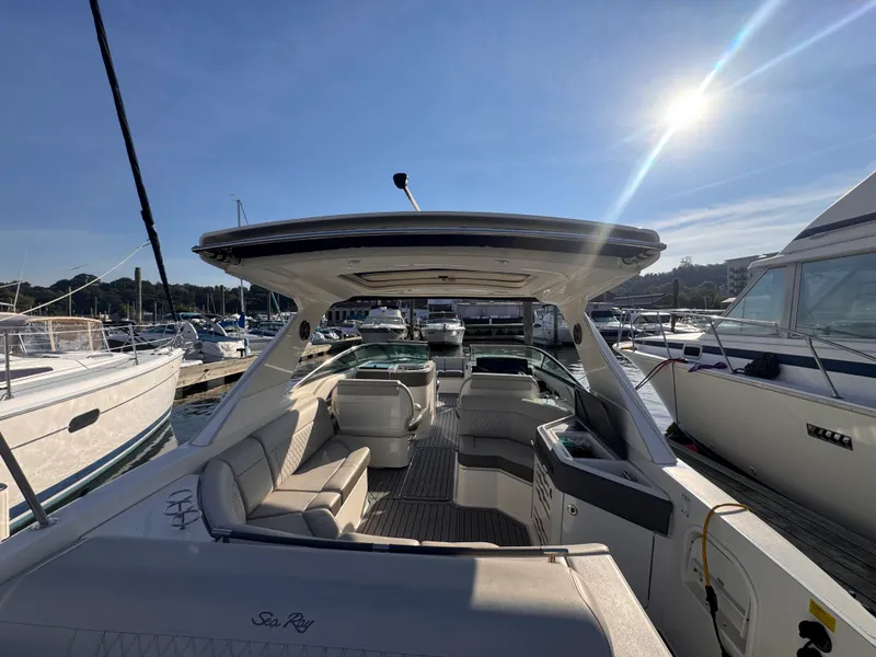 Slide: The Image of Sea Ray 310 SLX OB 2020 - 10