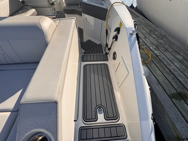 Slide: The Image of Sea Ray 310 SLX OB 2020 - 11