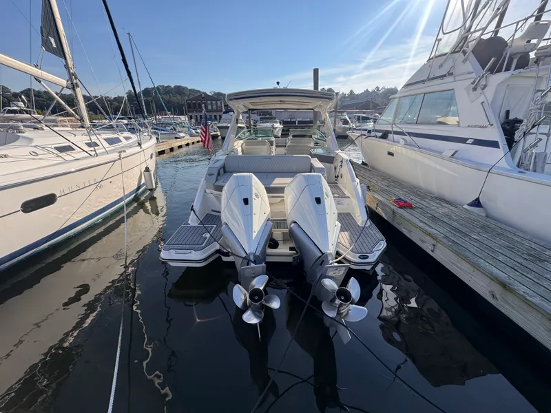 Slide: The Image of Sea Ray 310 SLX OB 2020 - 4