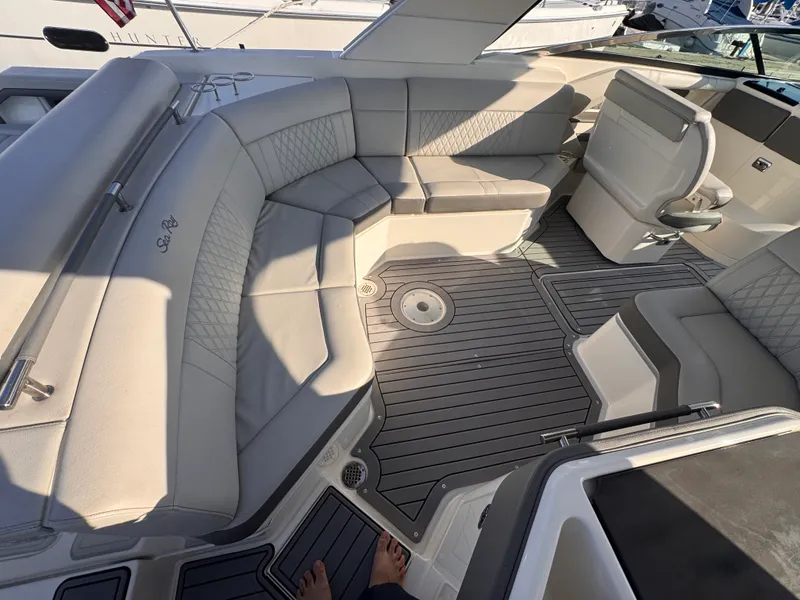 Slide: The Image of Sea Ray 310 SLX OB 2020 - 13