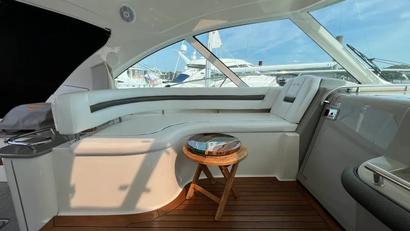 Slide: The Image of Sea Ray 48 Sundancer 2006 - 13