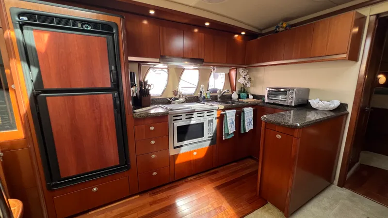 Slide: The Image of Sea Ray 48 Sundancer 2006 - 89