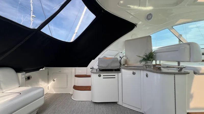 Slide: The Image of Sea Ray 48 Sundancer 2006 - 7