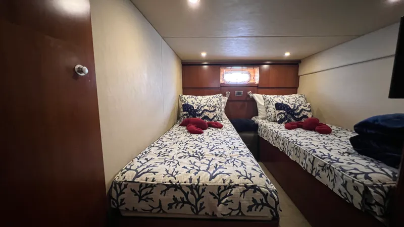 Slide: The Image of Sea Ray 48 Sundancer 2006 - 70