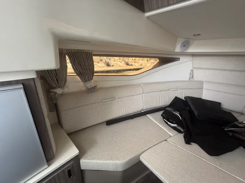 Slide: The Image of Sea Ray Sundancer 320 Outboard 2027 - 33