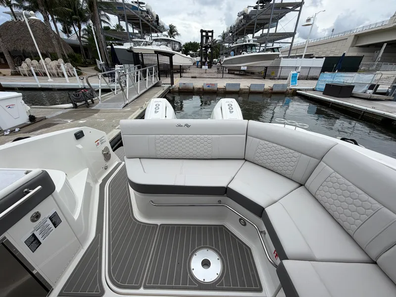 Slide: The Image of Sea Ray Sundancer 320 Outboard 2027 - 14