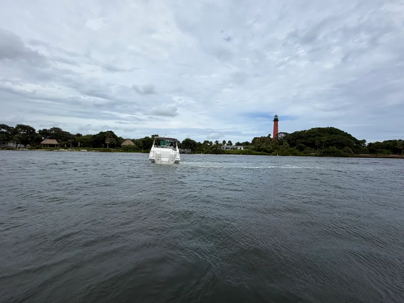 Slide: The Image of Sea Ray Sundancer 320 Outboard 2027 - 6