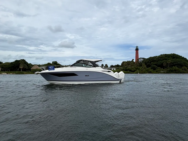Slide: The Image of Sea Ray Sundancer 320 Outboard 2027 - 1