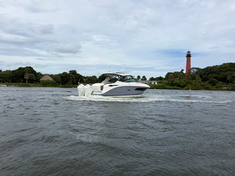 Slide: The Image of Sea Ray Sundancer 320 Outboard 2027 - 8