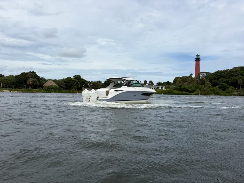 Slide: The Image of Sea Ray Sundancer 320 Outboard 2027 - 7