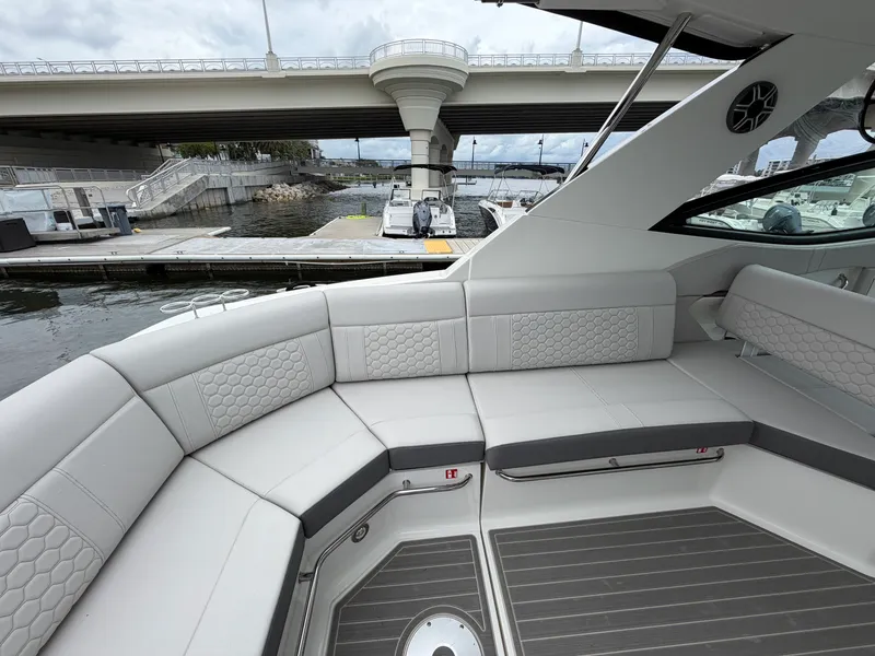 Slide: The Image of Sea Ray Sundancer 320 Outboard 2027 - 16