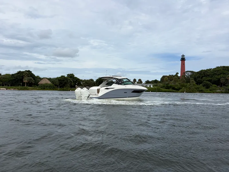 Slide: The Image of Sea Ray Sundancer 320 Outboard 2027 - 9