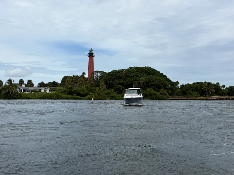 Slide: The Image of Sea Ray Sundancer 320 Outboard 2027 - 12