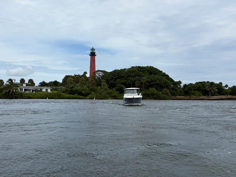 Slide: The Image of Sea Ray Sundancer 320 Outboard 2027 - 13
