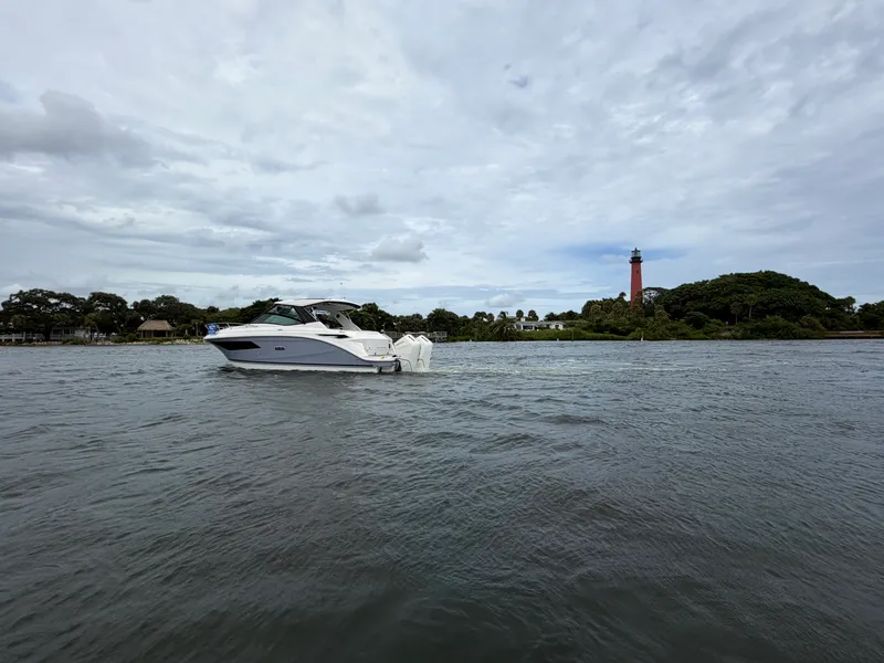 Slide: The Image of Sea Ray Sundancer 320 Outboard 2027 - 3