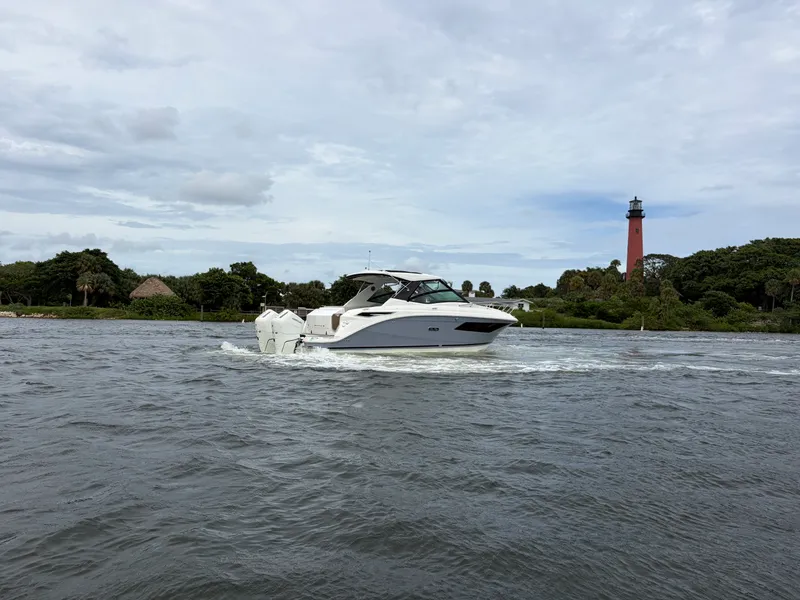 Slide: The Image of Sea Ray Sundancer 320 Outboard 2027 - 10