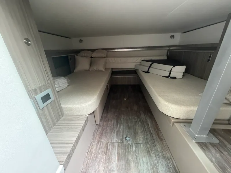 Slide: The Image of Sea Ray Sundancer 320 Outboard 2027 - 31