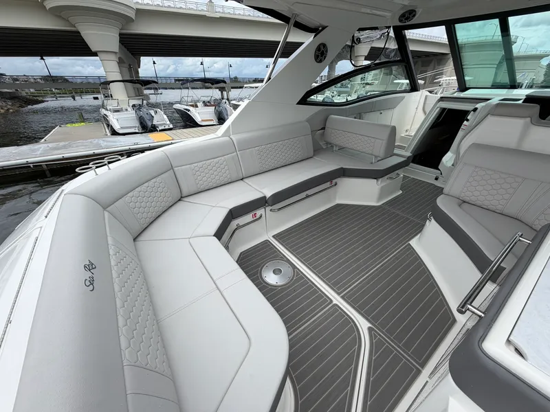 Slide: The Image of Sea Ray Sundancer 320 Outboard 2027 - 19