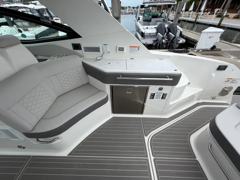 Slide: The Image of Sea Ray Sundancer 320 Outboard 2027 - 18