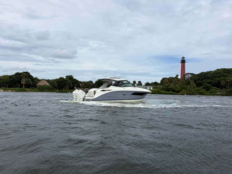 Slide: The Image of Sea Ray Sundancer 320 Outboard 2027 - 11