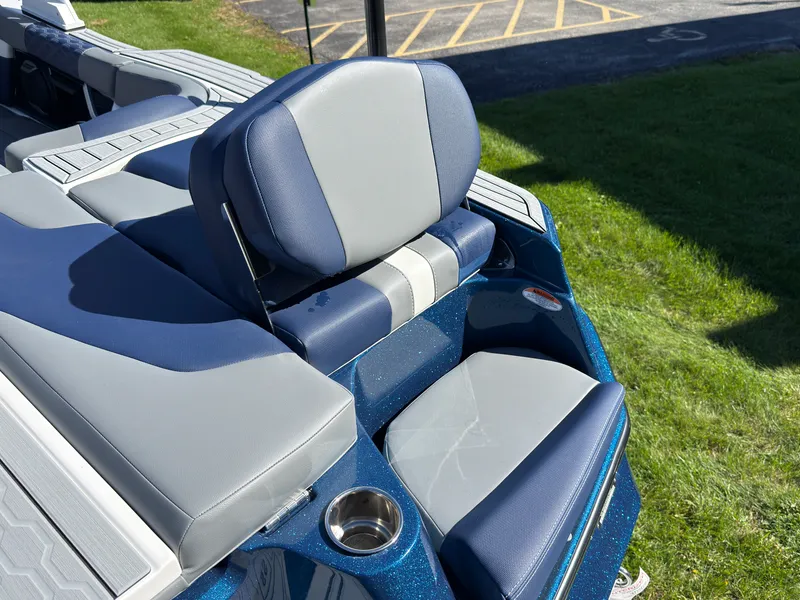 Slide: The Image of Mastercraft XT22 2027 - 75
