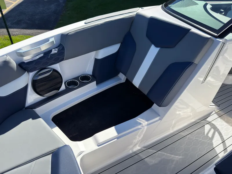 Slide: The Image of Mastercraft XT22 2027 - 14