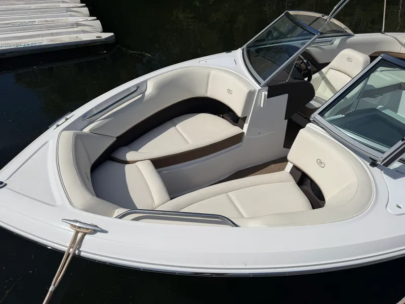 Slide: The Image of Cobalt 220S 2019 - 3