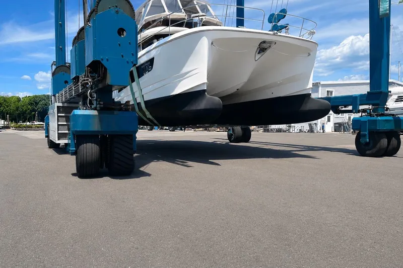 Slide: The Image of Aquila 44 Yacht 2016 - 17