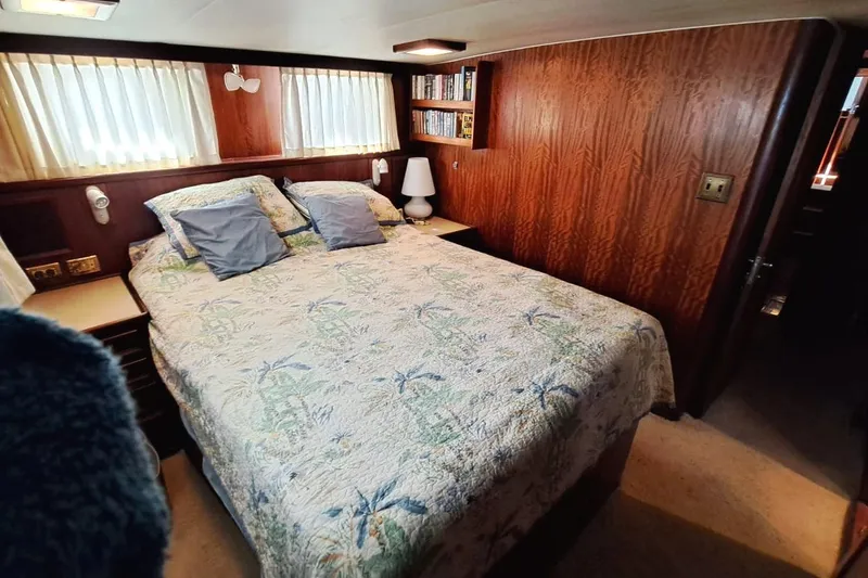 Slide: The Image of Hatteras 53 Yacht Fisherman 1979 - 11
