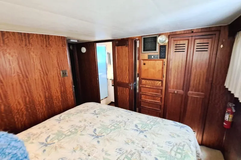 Slide: The Image of Hatteras 53 Yacht Fisherman 1979 - 12