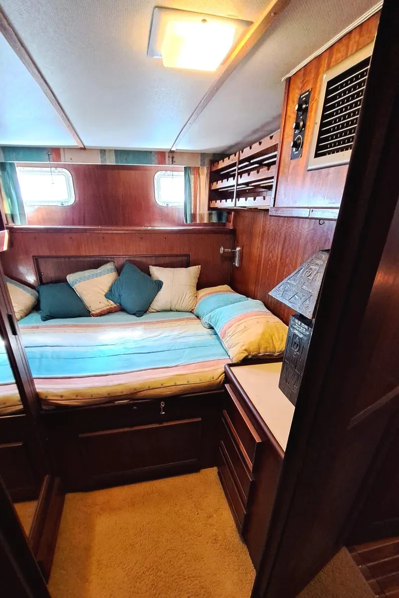 Slide: The Image of Hatteras 53 Yacht Fisherman 1979 - 15