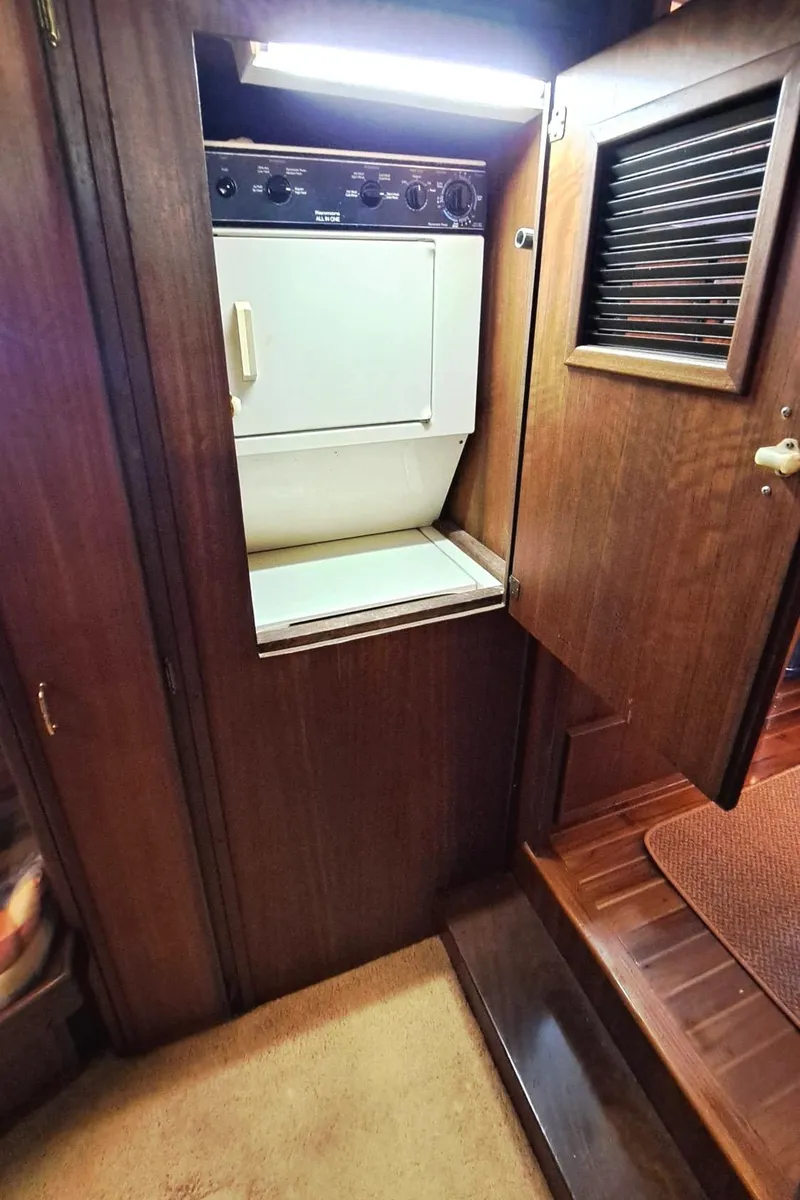 Slide: The Image of Hatteras 53 Yacht Fisherman 1979 - 19