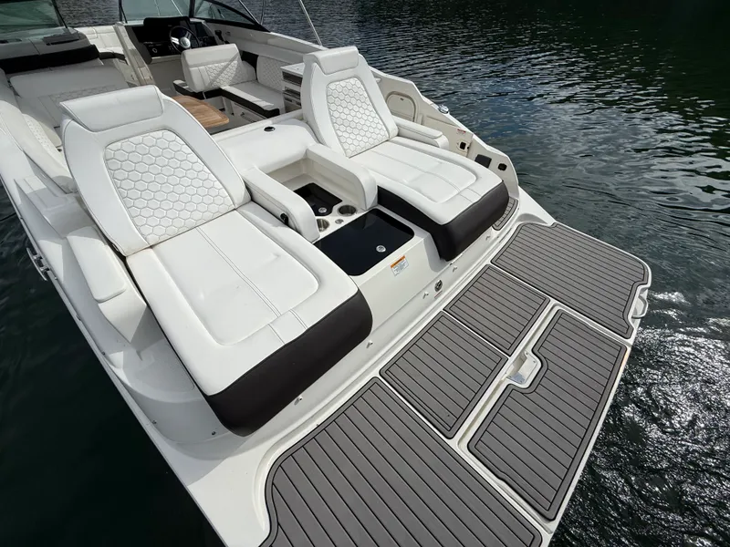 Slide: The Image of Sea Ray SDX 290 2022 - 50