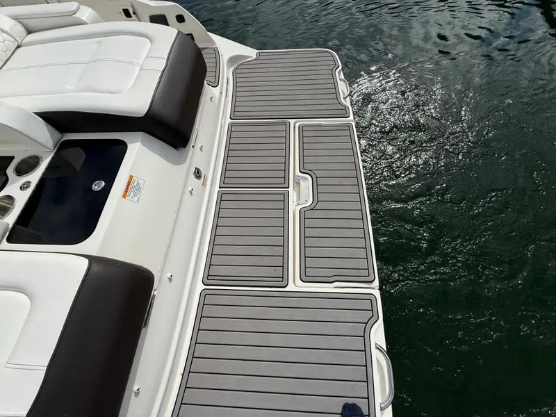 Slide: The Image of Sea Ray SDX 290 2022 - 49