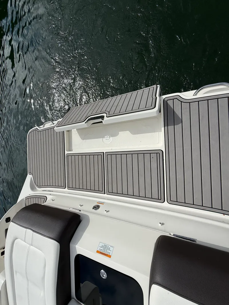 Slide: The Image of Sea Ray SDX 290 2022 - 48