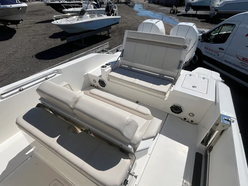 Slide: The Image of Boston Whaler 280 DAUNTLESS 2023 - 10