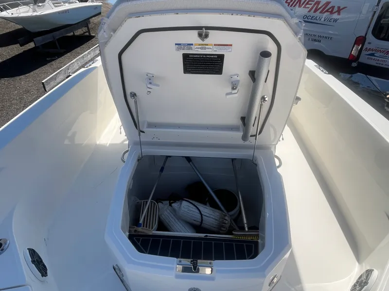 Slide: The Image of Boston Whaler 280 DAUNTLESS 2023 - 4